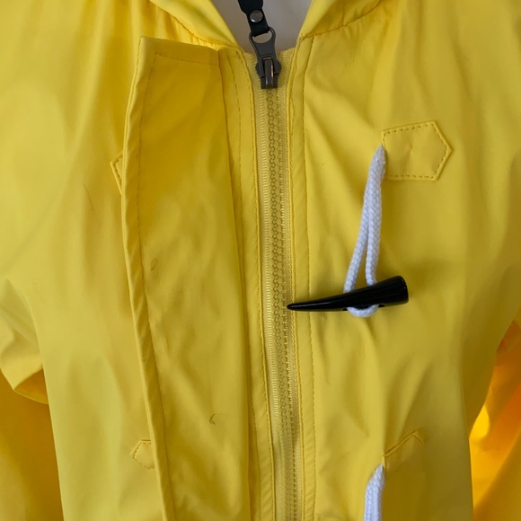 Yellow lined slicker 🌧🌧 - Picture 6 of 7